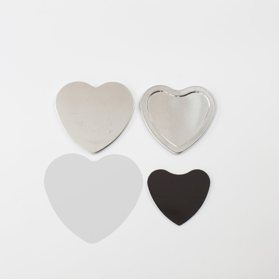 100 placek 52 x 57 mm s magnetem - srdce (odznaky, buttony)